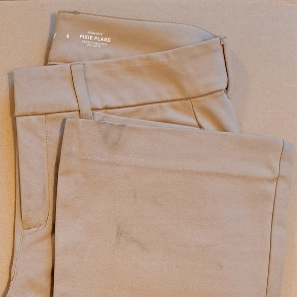 *NWT* High-Waisted Pixie Flare Pants for Women - Old Navy - Size: 6 - Picture 5 of 13